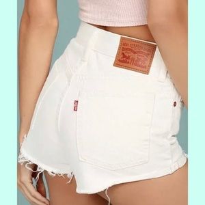 NWOT White Levi’s High Waisted 501 Wedgie Shorts